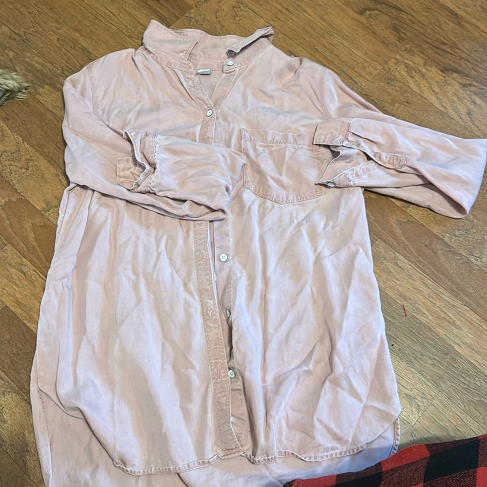 Old navy Medium pink button up !